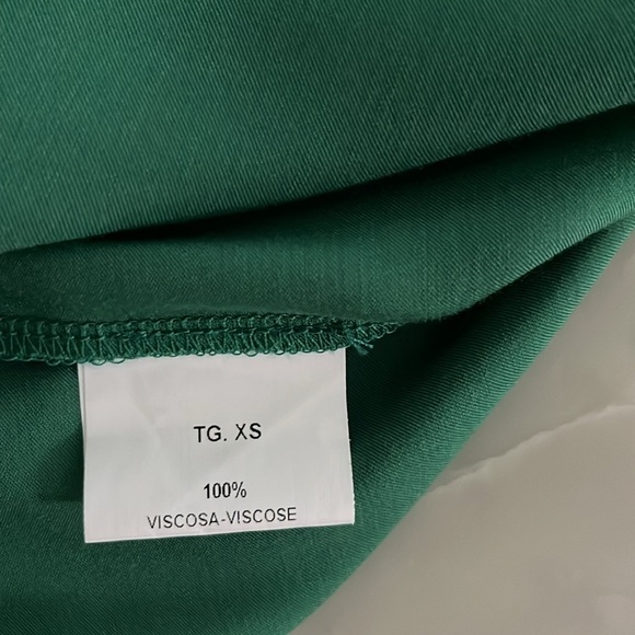 Emerald green dress made in Italy with two side slits and lace bottom - Picture 6 of 7